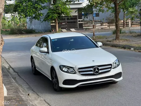 Mercedes-Benz E180 2020 - Xe đẹp full lịch sử hãng