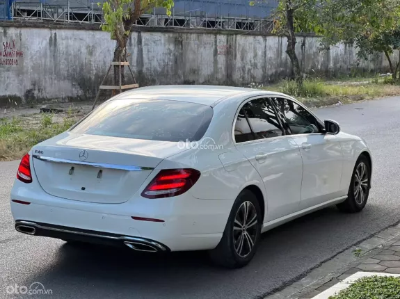 Mercedes-Benz E180 2020 - Xe đẹp full lịch sử hãng
