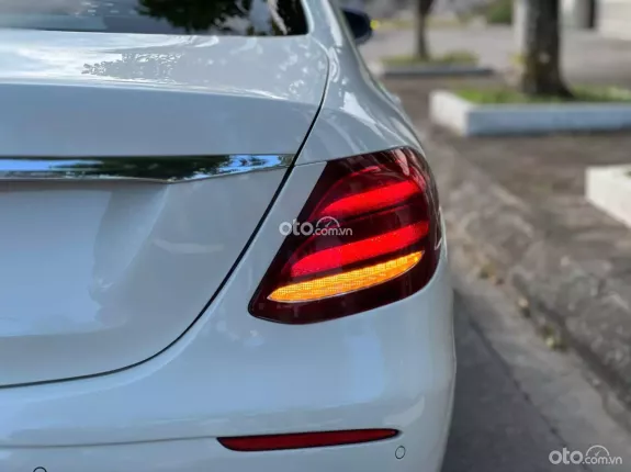 Mercedes-Benz E180 2020 - Xe đẹp full lịch sử hãng