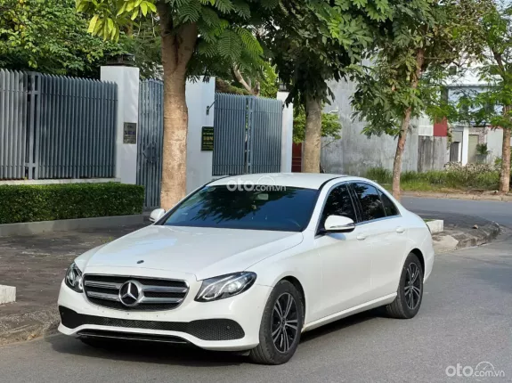 Mercedes-Benz E180 2020 - Xe đẹp full lịch sử hãng