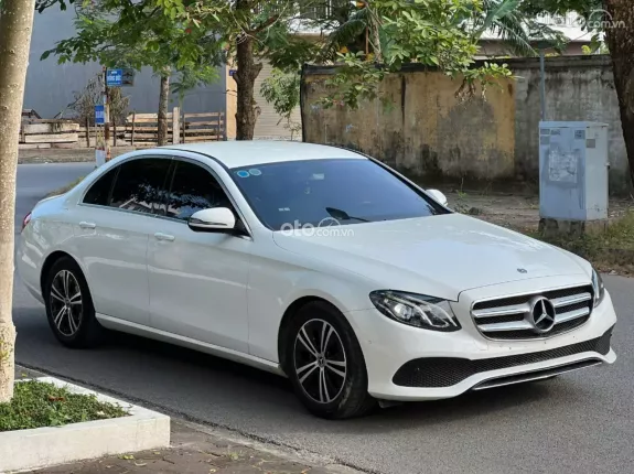 Mercedes-Benz E180 2020 - Xe đẹp full lịch sử hãng