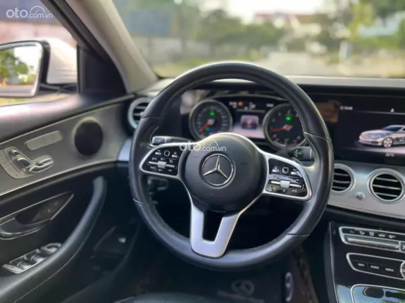Mercedes-Benz E180 2020 - Xe đẹp full lịch sử hãng
