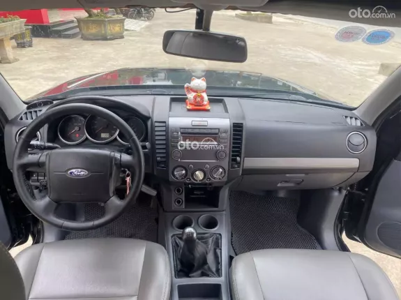 Ford Everest 2.5 MT 2014 - SUV 7 chỗ cực đẹp, máy dầu cực khỏe, keo chỉ Zin tuyệt đối