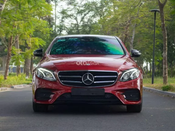 Mercedes-Benz E300 AMG 2019 - Đỏ/đen 18500km Duy nhất, không có chiếc thứ 2. Thể thao mạnh mẽ Full options - Giá vô cùng hợp lý