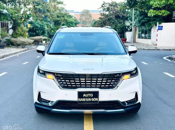 Kia Carnival 2.2D Premium 2022 - Siêu lướt màu Trắng Ngọc Trinh