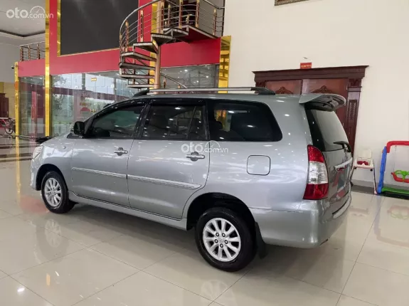 Toyota Innova 2.0E 2012 - MPV 8 chỗ rộng rãi, chất xe cực đẹp