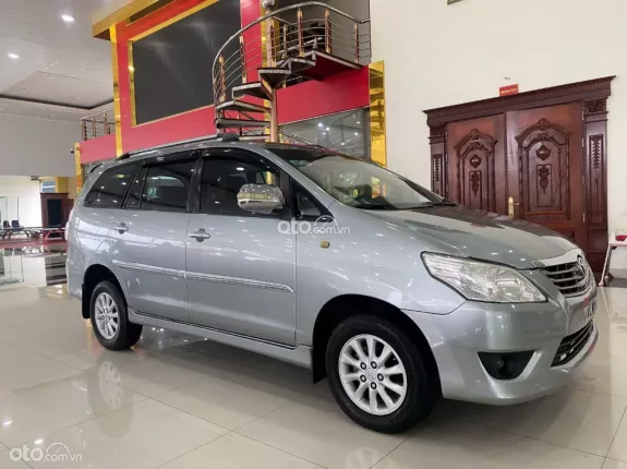 Toyota Innova 2.0E 2012 - MPV 8 chỗ rộng rãi, chất xe cực đẹp