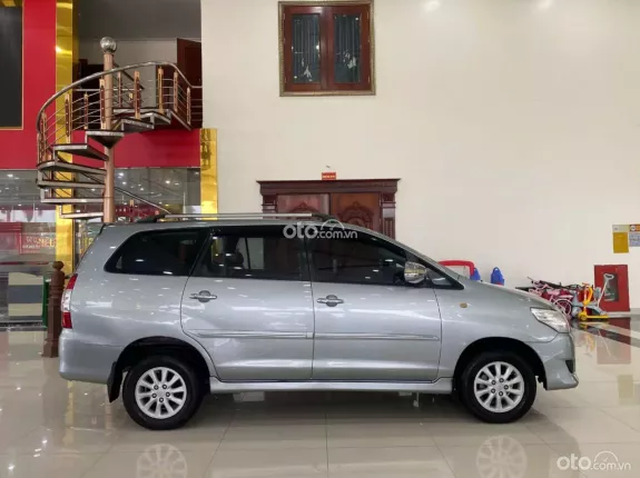Toyota Innova 2.0E 2012 - MPV 8 chỗ rộng rãi, chất xe cực đẹp