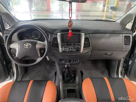 Toyota Innova 2.0E 2012 - MPV 8 chỗ rộng rãi, chất xe cực đẹp