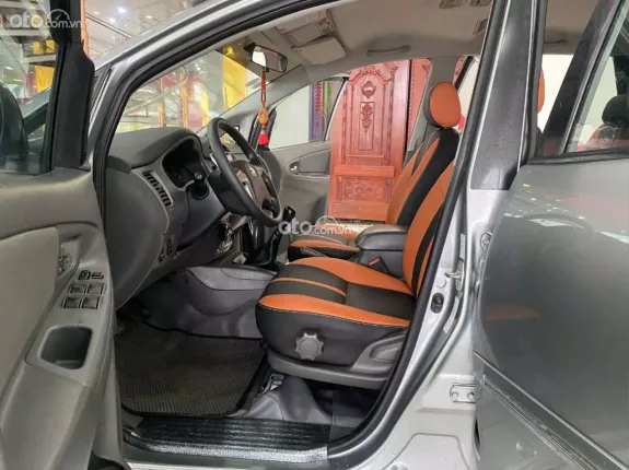 Toyota Innova 2.0E 2012 - MPV 8 chỗ rộng rãi, chất xe cực đẹp
