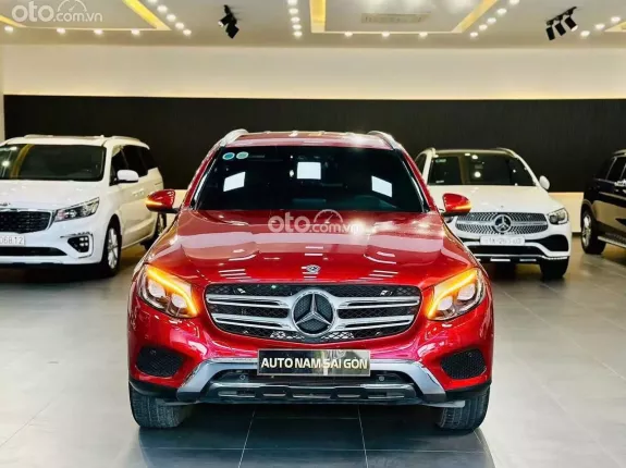 Mercedes-Benz GLC 250 4Matic 2017 - Model 2018 màu Đỏ đón Tết Có những ai đi chạy máy cho chị rồi đấy hai chị này với chị