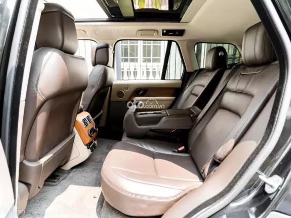 Land Rover Range Rover Vogue SWB 3.0P 360PS 2018 - Màu đen nội thất nâu