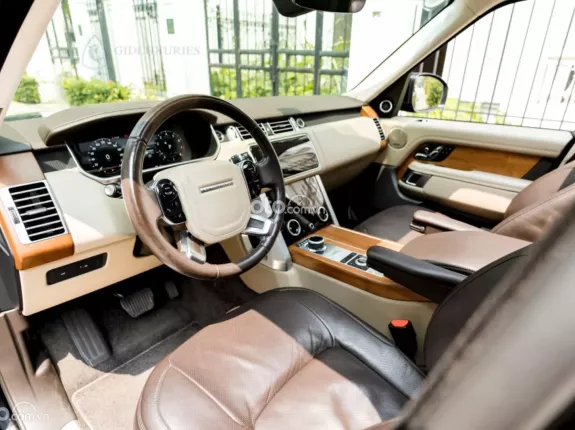 Land Rover Range Rover Vogue SWB 3.0P 360PS 2018 - Màu đen nội thất nâu