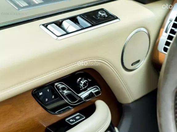 Land Rover Range Rover Vogue SWB 3.0P 360PS 2018 - Màu đen nội thất nâu