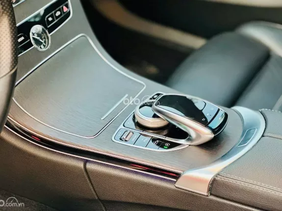 Mercedes-Benz C300 2019 - Chạy siêu lướt hơn 2v miles Full lịch sử Hãng