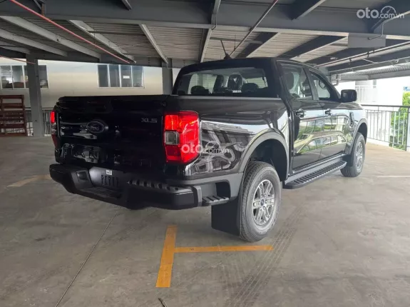 Ford Ranger XLS 2.0L 4x2 AT 2024 - Sẵn kho đủ các màu lấy ngay trong tháng