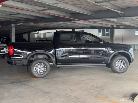Ford Ranger XLS 2.0L 4x2 AT 2024 - Sẵn kho đủ các màu lấy ngay trong tháng