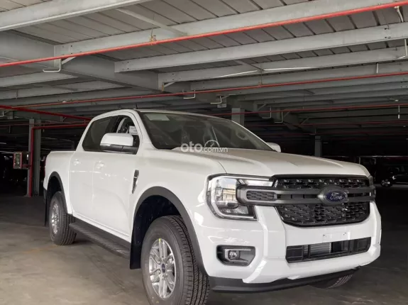 Ford Ranger XLS 2.0L 4x2 AT 2024 - Sẵn kho đủ các màu lấy ngay trong tháng