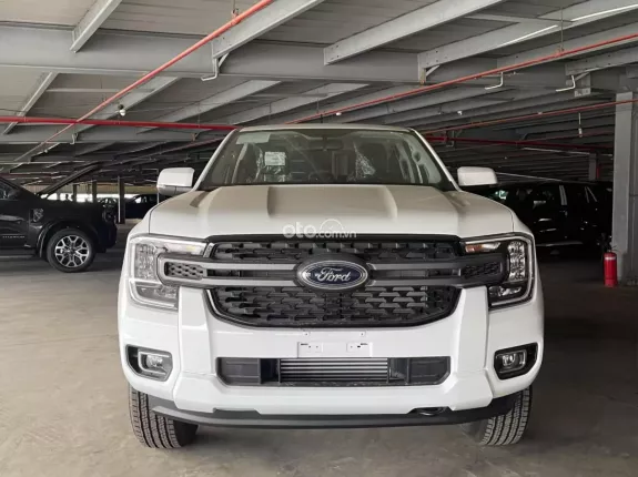 Ford Ranger XLS 2.0L 4x2 AT 2024 - Sẵn kho đủ các màu lấy ngay trong tháng