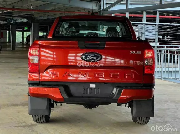 Ford Ranger XLS 2.0L 4x2 AT 2024 - Sẵn kho đủ các màu lấy ngay trong tháng