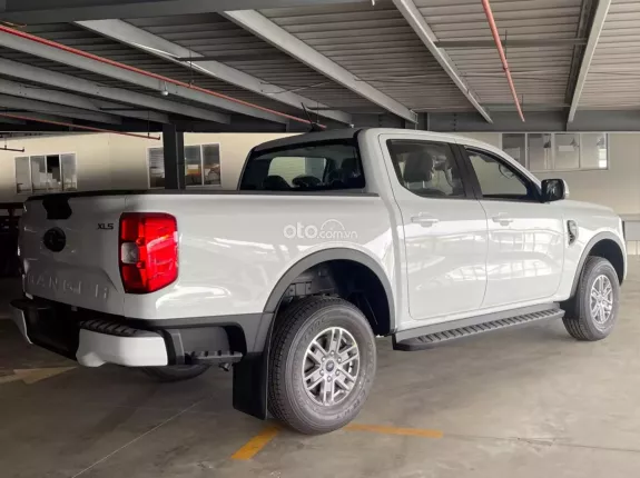 Ford Ranger XLS 2.0L 4x2 AT 2024 - Sẵn kho đủ các màu lấy ngay trong tháng