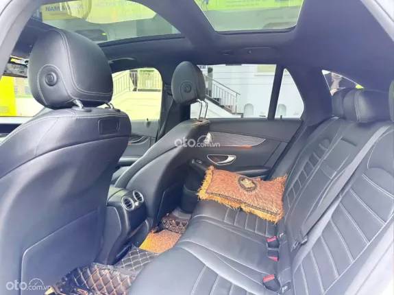 Mercedes-Benz GLC 300 4Matic 2017 - 1 tỷ 035 triệu
