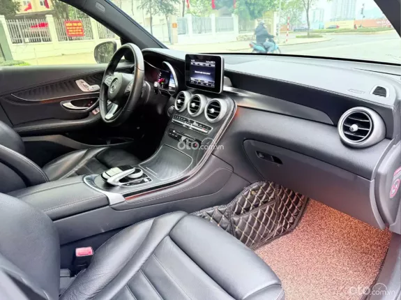 Mercedes-Benz GLC 300 4Matic 2017 - 1 tỷ 035 triệu