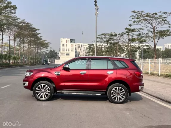 Ford Everest Titanium 2.0 AT 4x2 2021 - Gia đình cần bán gấp
