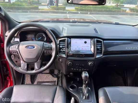 Ford Everest Titanium 2.0 AT 4x2 2021 - Gia đình cần bán gấp