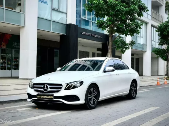 Mercedes-Benz E180 2021 - Đủ hồ sơ sang tên ngay, xe siêu lướt giá tốt