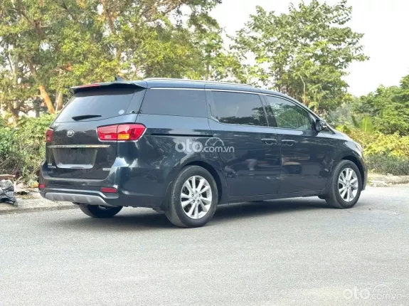 Kia Sedona 2.2 DATH 2018 - Giá 745 triệu