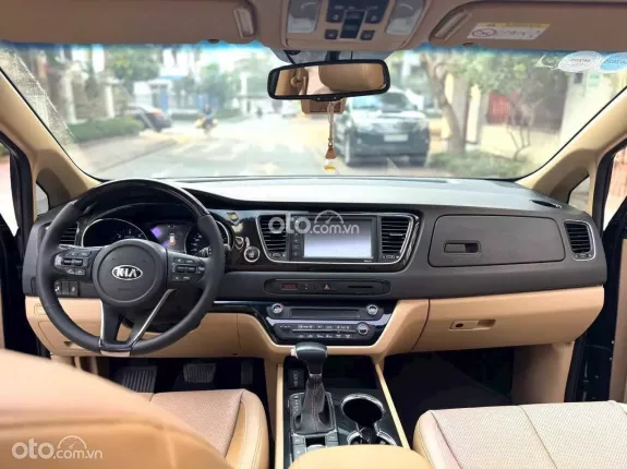 Kia Sedona 2.2 DATH 2018 - Giá 745 triệu