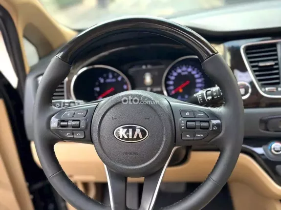 Kia Sedona 2.2 DATH 2018 - Giá 745 triệu