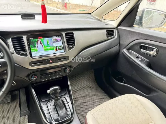 Kia Rondo 2.0 GAT 2015 - Xe đẹp xuất sắc, nội thất đẹp, đã lắp màn hình android, có cruise control