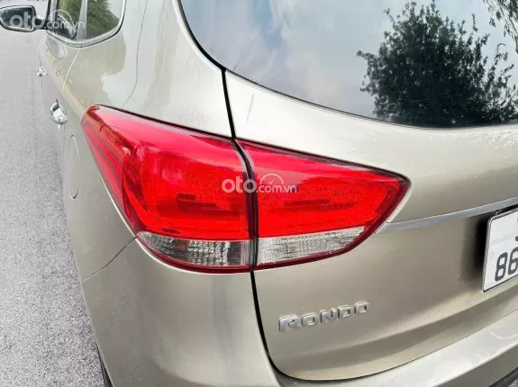 Kia Rondo 2.0 GAT 2015 - Xe đẹp xuất sắc, nội thất đẹp, đã lắp màn hình android, có cruise control
