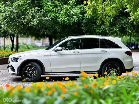 Mercedes-Benz GLC 300 4Matic 2021 - Xe chạy 7 vạn km zin xe đi rất giữ gìn nội ngoại thất như mới