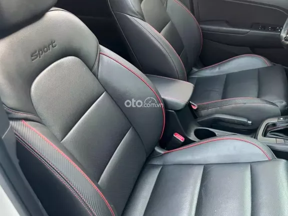 Hyundai Elantra 1.6 AT Đặc biệt 2019 - Xe đẹp, trang bị đủ options, giá tốt thương lượng sang tên ngay