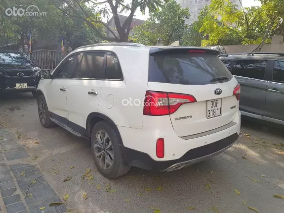Kia Sorento 2.4AT 2017 - Bán Kia Sorento 2.4AT sx 2017 đăng ký 2018 xe tư nhân chính chủ đi rất ít