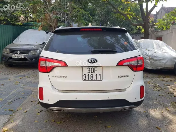 Kia Sorento 2.4AT 2017 - Bán Kia Sorento 2.4AT sx 2017 đăng ký 2018 xe tư nhân chính chủ đi rất ít