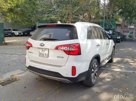 Kia Sorento 2.4AT 2017 - Bán Kia Sorento 2.4AT sx 2017 đăng ký 2018 xe tư nhân chính chủ đi rất ít