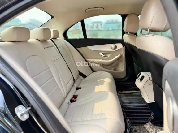 Mercedes-Benz C180 2019 - Chạy hơn 4 vạn miles.