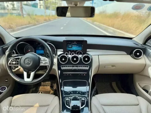 Mercedes-Benz C180 2019 - Chạy hơn 4 vạn miles.