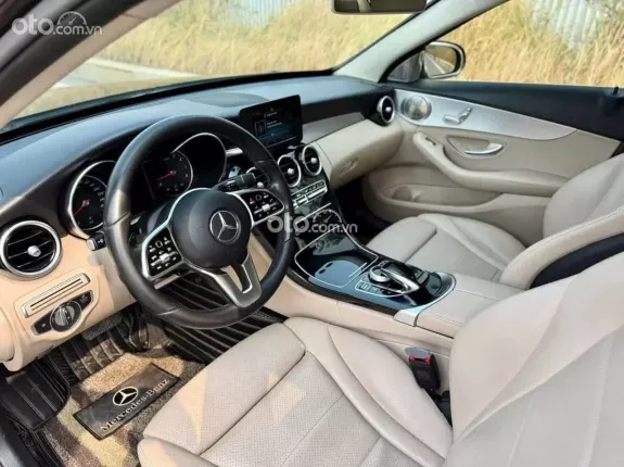 Mercedes-Benz C180 2019 - Chạy hơn 4 vạn miles.