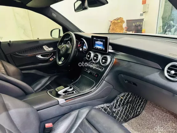 Mercedes-Benz GLC 300 4Matic 2017 - 1 tỷ 025 triệu