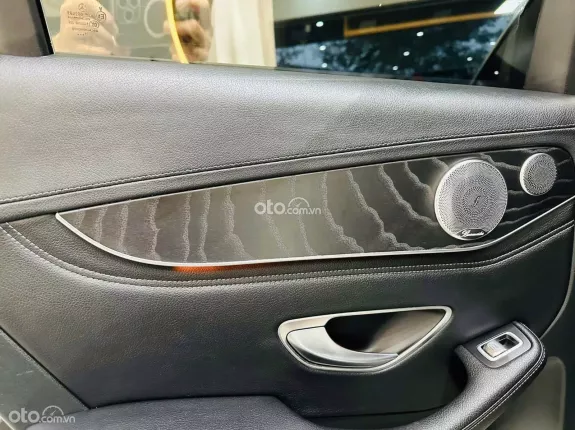 Mercedes-Benz GLC 300 4Matic 2017 - 1 tỷ 025 triệu