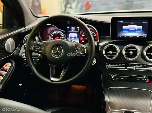 Mercedes-Benz GLC 300 4Matic 2017 - 1 tỷ 025 triệu