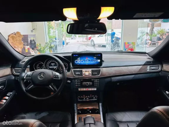Mercedes-Benz E200 Edition 2015 - Chạy 8 vạn một chủ từ đầu.