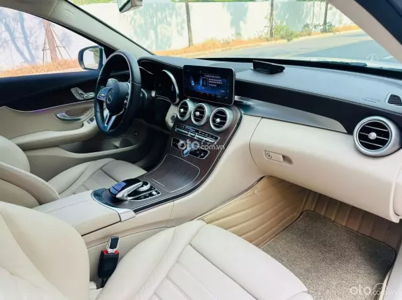 Mercedes-Benz C200 Exclusive 2020 - Chạy 4v miles.