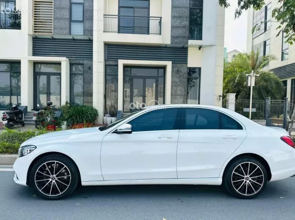 Mercedes-Benz C200 Exclusive 2020 - Chạy 4v miles.