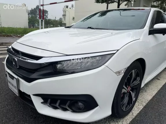 Honda Civic 1.5 Turbo RS 2017 - Bao rút hồ sơ gốc. Hỗ trợ sang tên